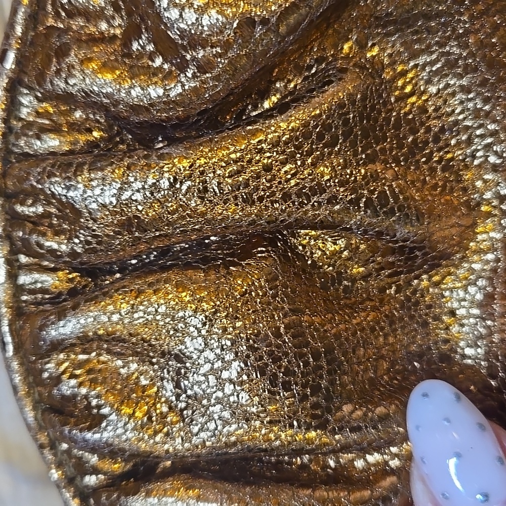 Kristen Aronsson Metallic Patterned Gold Zipper Clutch - Picture 5 of 9